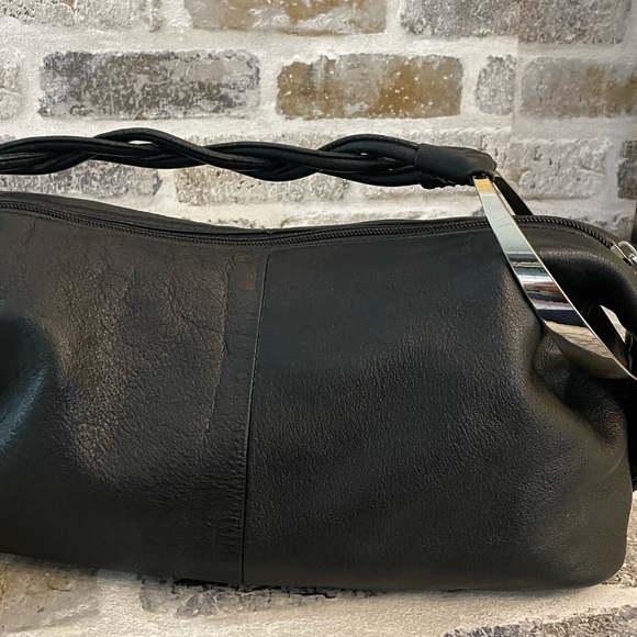 Gillivo Design Studio Black Leather Shoulder Bag Large Silver Hardware - Picture 6 of 11